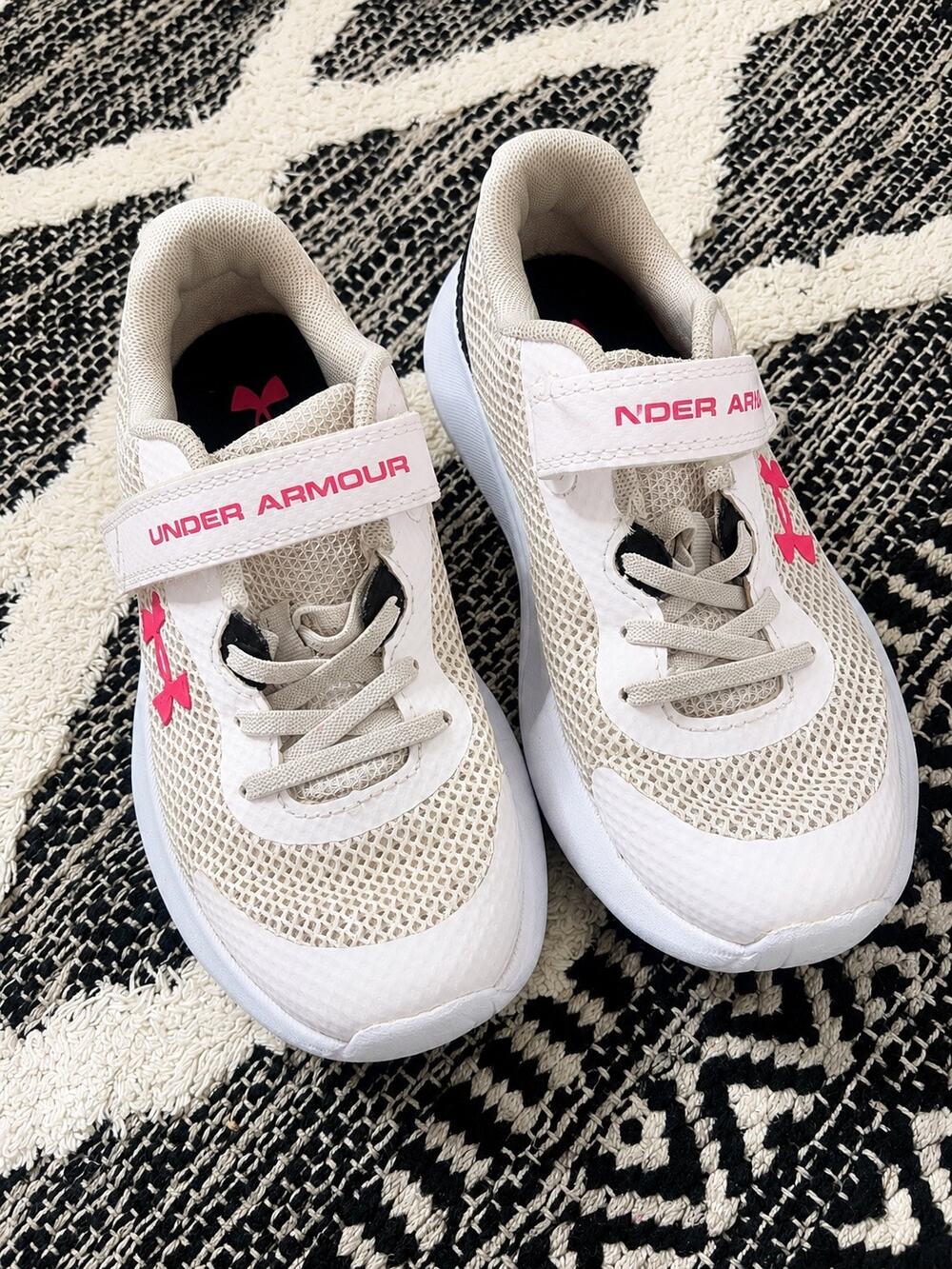 Under Armour Kids' Lightweight White & Pink Mesh Sneakers girls size 1